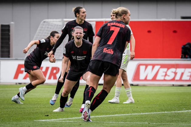 Torjubel nach dem Anschlusstreffer zum 1:2 durch Cornelia Kramer (Bayer 04 Leverkusen, 7) LEVERKUSEN, 17.05.2026 - während der Begegnung Bayer 04 Leverkusen - Werder Bremen an Spieltag 26 der Google Pixel Frauen-Bundesliga am 17.05.2026 im Ulrich-Haberland-Stadion in Leverkusen (Nordrhein-Westfalen). DFL REGULATIONS PROHIBIT ANY USE OF PHOTOGRAPHS AS IMAGE SEQUENCES AND OR QUASI-VIDEO. Nordrhein-Westfalen Deutschland Copyright: xAxelxKohringx