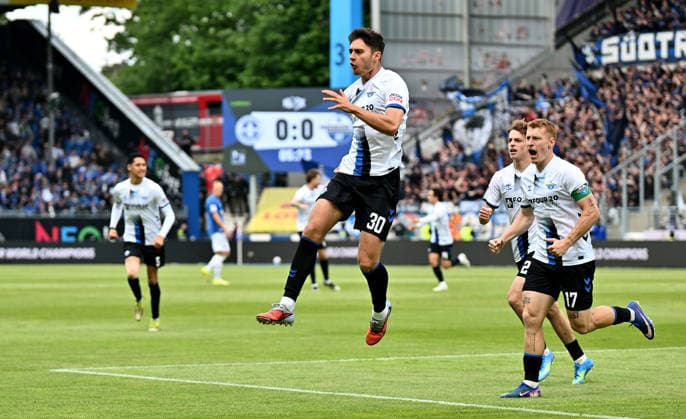 17 05 2026, xfux, Fußball 2 Bundesliga, SV Darmstadt 98 SC Paderborn 07 v l Torschuetze Torschütze Stefano Marino SC Paderborn Torjubel, Jubel, Goal celebration, celebrate the goal zum 0 1 jubelnd bejubelt jubeln jubeln Jubel, Laurin Curda SC Paderborn DFL DFB REGULATIONS PROHIBIT ANY USE OF PHOTOGRAPHS as IMAGE SEQUENCES and or QUASI VIDEO Darmstadt