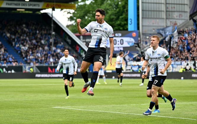 17 05 2026, xfux, Fußball 2 Bundesliga, SV Darmstadt 98 SC Paderborn 07 v l Torschuetze Torschütze Stefano Marino SC Paderborn Torjubel, Jubel, Goal celebration, celebrate the goal zum 0 1 jubelnd bejubelt jubeln jubeln Jubel, Laurin Curda SC Paderborn DFL DFB REGULATIONS PROHIBIT ANY USE OF PHOTOGRAPHS as IMAGE SEQUENCES and or QUASI VIDEO Darmstadt