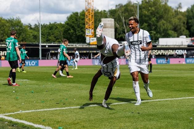 David Ngabi Mokwa SV 07 Elversberg celebrates the goal to 2 0 with Bambase Conte SV 07 Elversberg , SV Elversberg vs SC Preussen Muenster, Fußball, 2 Bundesliga, 34 Spieltag, Saison 2025 2026, 17 05 2026 DFB regulations prohibit any use of photographs as image sequences and or quasi video SV Elversberg vs SC Preussen Muenster, Fußball, 2 Bundesliga, 34 Spieltag, Saison 2025 2026, 17 05 2026 Copyright: xEibner-Pressefoto AlexanderxNeisx EP_ANS