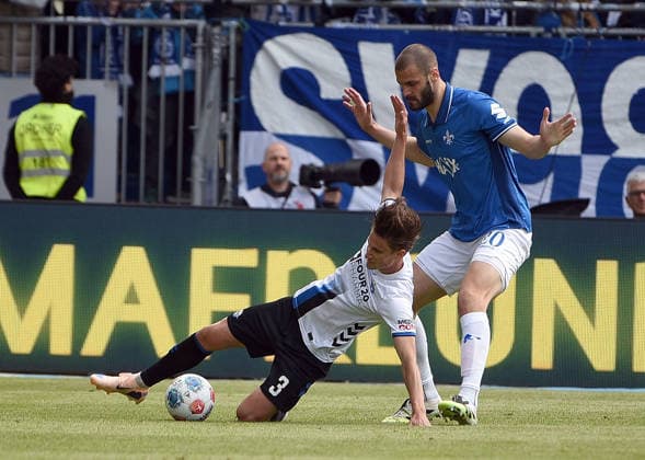 17 05 2026, xhbx, Soccer 2 Bundesliga, SV Darmstadt 98 SC Paderborn 07 v l Jonah Sticker SC Paderborn 07 , Aleksandar Vukotic SV Darmstadt 98 DFL DFB REGULATIONS PROHIBIT ANY USE OF PHOTOGRAPHS as IMAGE SEQUENCES and or QUASI VIDEO Darmstadt