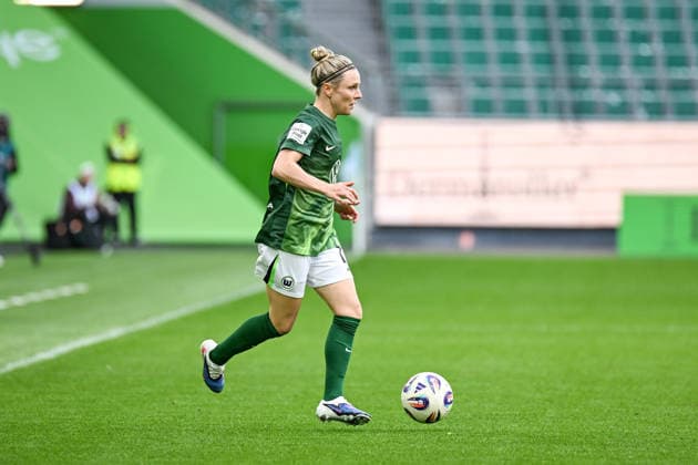 Soccer I Women I Season 2025 2026 I Bundesliga I 26 Matchday I VfL Wolfsburg 1 FC Nürnberg I 17 05 2026 Svenja Huth 10, VfL Wolfsburg with ball Crop, close-up, portrait, portrait, single photo, single image, body Wolfsburg Volkswagen Arena Niedersachsen Germany Copyright: xLobeca InesxHähnelx