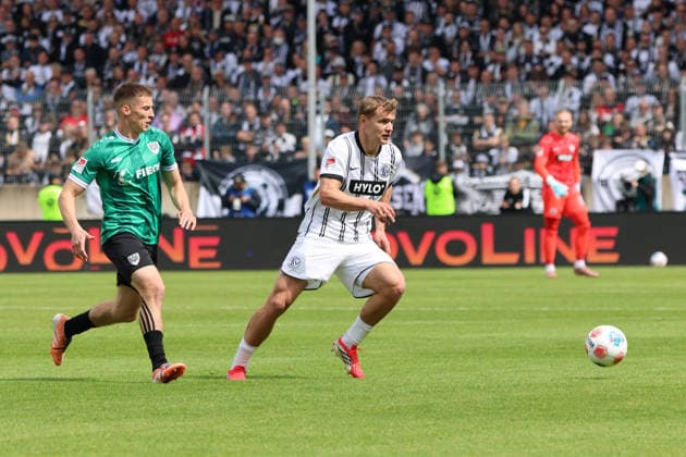 17 05 2026, Football, Men, 2 Bundesliga, Season 2025 2026, SV 07 Elversberg SC Preußen Münster, Lasse Günther SV 07 Elversberg , Tobias Raschl SC Preußen Münster Elversberg Ursapharm Arena an der Kaiserlinde Saarland Germany DEU Copyright: xSebastianxBachx
