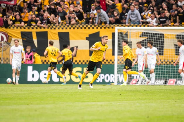 17 05 2026, xomx, Fußball 2 Bundesliga, Dynamo Dresden Holstein Kiel v l jubelt, Torjubel, Tor, Goal, Jubel, Freude, freuen zum 1 0 durch Vincent Vermeij Dynamo Dresden DFL DFB REGULATIONS PROHIBIT ANY USE OF PHOTOGRAPHS as IMAGE SEQUENCES and or QUASI VIDEO Dresden