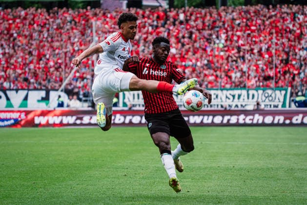 2 Bundesliga Hannover 96 vs 1 FC Nürnberg, 17 05 2026 Henri Koudossou 1 FC Nürnberg, 8 vs Mustapha Bundu Hannover 96, 7 in duel Football, 2 Bundesliga, Matchday 34 Hannover 96 vs 1 FC Nürnberg on 17 05 2026 at Heinz von Heiden Arena, Hannover DFL REGULATIONS PROHIBIT ANY USE OF PHOTOGRAPHS AS IMAGE SEQUENCES AND OR QUASI VIDEO Copyright: xBEAUTIFULxSPORTS Tonhäuserx