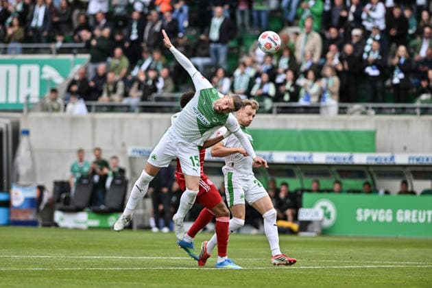FUERTH, GERMANY - 17. MAI: tackle between Jan ELVEDI (SpVgg Greuther Fuehrt 15) and Sima SUSO (Fortuna Düsseldorf 46) during the 2. Bundesliga Match between SpVgg Greuther Fuehrt vs. Fortuna Duesseldorf at Matchday 34 at Sportpark Ronhof Thomas Sommer DFL REGULATIONS PROHIBIT ANY USE OF PHOTOGRAPHS AS IMAGE SEQUENCES AND OR QUASI-VIDEO Copyright: xBEAUTIFULxSPORTS Goldbergx