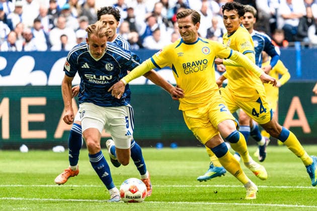 Germany 2 Bundesliga 2025 2026, 34 Matchday FC Schalke 04 vs Eintracht Braunschweig 17 05 2026 Veltins Arena Gelsenkirchen, North Rhine-Westphalia Timo Becker Schalke 04, 5 Lino Tempelmann Eintracht Braunschweig 20 Copyright: xCelinaxLeiersx