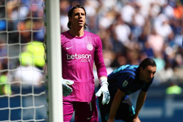 Serie A Fc Internazionale - Hellas Verona FC Yann Sommer of Fc Internazionale looks on during the Serie A match beetween Fc Internazionale and Hellas Verona FC at Stadio Giuseppe Meazza on May 17 2026 in Milan Italy . Milano Stadio Giuseppe Meazza Italy Copyright: xMarcoxCanonierox