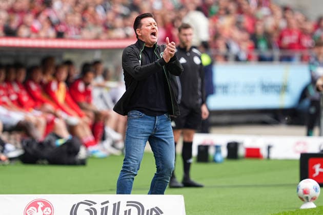 17 05 2026, xydrx, Herren, Fußball, 2 Bundesliga, Hannover 96 1 FC Nürnberg, Saison 2025 2026, Heinz von Heiden Arena Christian Titz Cheftrainer Hannover 96 gestikulierend DFB regulations prohibit any use of photographs as image sequences and or quasi video Copyright: HMBxMedia YannisxDreimann