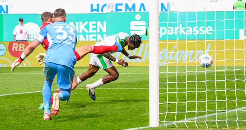 17 05 2026 Soccer Season 2025 2026 2 Soccer Bundesliga 34 Matchday SpVgg Greuther Fürth Kleeblatt Fortuna Düsseldorf Sportfoto Zink xwoxzix DFL regulations prohibit any use of photographs as image sequences and or quasi video only for editorial use Noel Futkeu 9, SpVgg Greuther Fürth erzielt Treffer Tor Torschuß zum 3 0