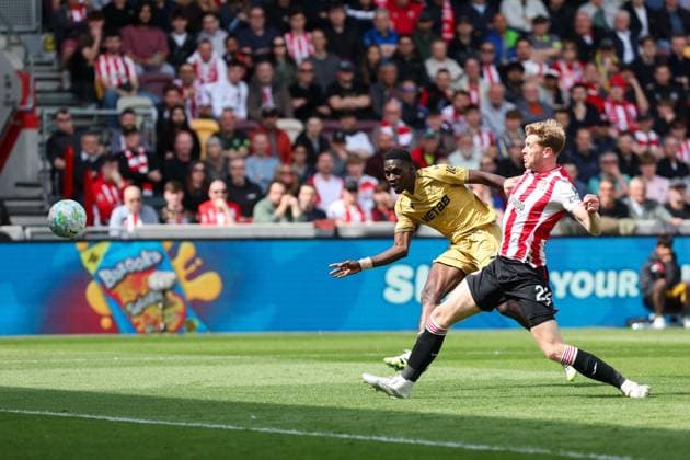 Ismaila Sarr of Crystal Palace takes a shot on goal while under pressure from Nathan Collins of Brentford Brentford v Crystal Palace, Football, Premier League, The Gtech Community Stadium, London, UK - 17 05 2026 EDITORIAL USE ONLY No use with unauthorised audio, video, data, fixture lists, club league logos or live services. Online in-match use limited to 120 images, no video emulation. No use in betting, games or single club league player publications. Copyright: xAnthonyxHanc Shutterstockx 16880122k