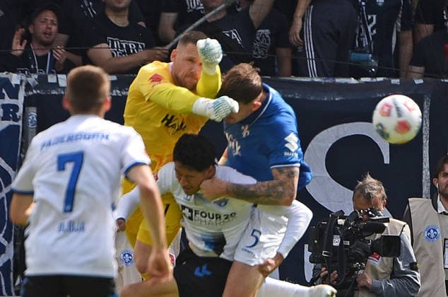 17 05 2026, xhbx, Football 2 Bundesliga, SV Darmstadt 98 SC Paderborn 07 v l Filip Bilbija SC Paderborn 07 , Marcel Schuhen SV Darmstadt 98 , Santiago Castaneda SC Paderborn 07 , Matej Maglica SV Darmstadt 98 DFL DFB REGULATIONS PROHIBIT ANY USE OF PHOTOGRAPHS as IMAGE SEQUENCES and or QUASI VIDEO Darmstadt