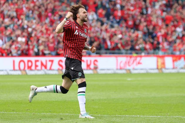 17 05 2026, xtgx, Fußball 2 Bundesliga, Hannover 96 1 FC Nürnberg v l Torjubel nach dem Tor zum celebrating the goal celebrate 1 1 durch Kolja Oudenne Hannover 96 DFL DFB REGULATIONS PROHIBIT ANY USE OF PHOTOGRAPHS as IMAGE SEQUENCES and or QUASI VIDEO Hannover