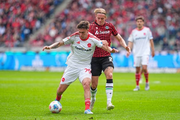 17 05 2026, xydrx, Herren, Fußball, 2 Bundesliga, Hannover 96 1 FC Nürnberg, Saison 2025 2026, Heinz von Heiden Arena Javier Fernandez 1 FC Nürnberg, 20 im Zweikampf gegen Stefan Teitur Thordarson Hannover 96, 23 DFB regulations prohibit any use of photographs as image sequences and or quasi video Copyright: HMBxMedia YannisxDreimann