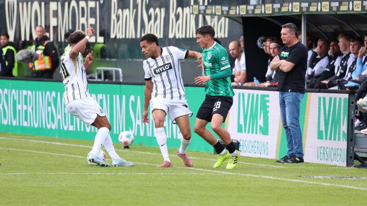 17 05 2026, xrekx, Fußball 2 Bundesliga, SV Elversberg Preußen Münster v l BambasÃ ContÃ SV 07 Elversberg Jan Gyamerah SV 07 Elversberg Marco Meyerhöfer Preussen Muenster Alois Schwartz Trainer Preussen Muenster DFL DFB REGULATIONS PROHIBIT ANY USE OF PHOTOGRAPHS as IMAGE SEQUENCES and or QUASI VIDEO Elversberg