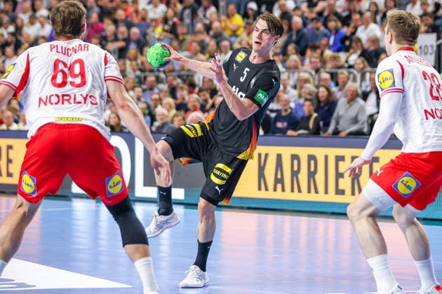 17 05 2026, xkwix, handball, international match, Germany Denmark , Lanxess Arena in Cologne Miro Schluroff Germany 05 throwing Photo xKamilxWilkowskixPressefotoKochx Nordrhein Westfalen Germany