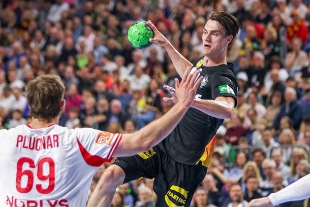 17 05 2026, xkwix, handball, international match, Germany Denmark , Lanxess Arena in Cologne Miro Schluroff Germany 05 throwing in a duel against Steven Plucnar Jacobsen Denmark 69 Photo xKamilxWilkowskixPressefotoKochx Nordrhein Westfalen Germany