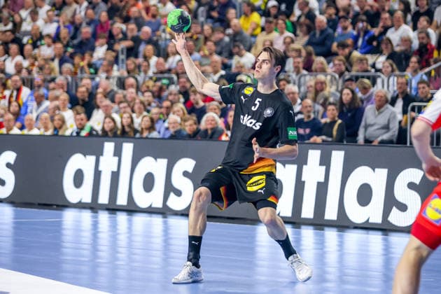 17 05 2026, xkwix, handball, international match, Germany Denmark , Lanxess Arena in Cologne Miro Schluroff Germany 05 throwing a pass Photo xKamilxWilkowskixPressefotoKochx Nordrhein Westfalen Germany