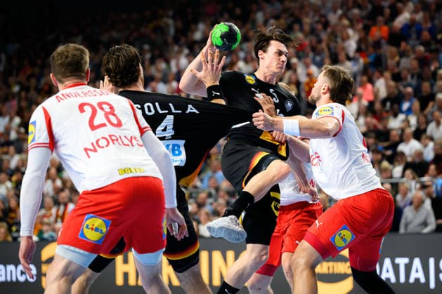Koeln Handball Laenderspiel Deutschland Daenemark v li Daenemarks Lasse Andersson, Johannes Golla Deutschland , Miro Schluroff Deutschland , Daenemarks Steven Jacobsen Koeln Lanxess Arena Deutschland