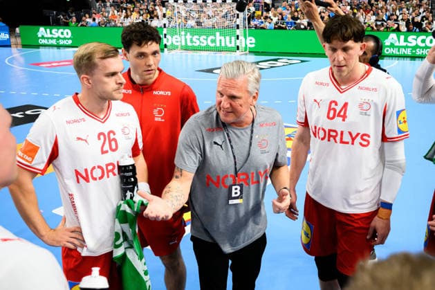 Koeln Handball Laenderspiel Deutschland Denmark Denmarks coach Nikolaj Jacobsen at timeout Koeln Lanxess Arena Germany