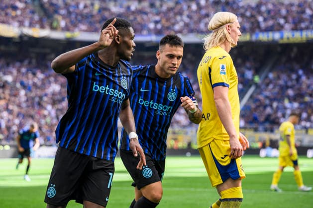 FC Internazionale v Hellas Verona FC - Serie A Ange-Yoan Bonny of FC Internazionale celebrates with Lautaro Martinez of FC Internazionale after scoring a during the Serie A football match between FC Internazionale and Hellas Verona FC. Milan Italy Copyright: xNicolòxCampox