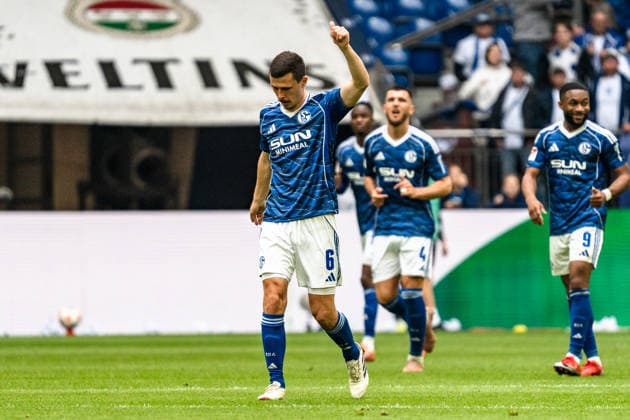 Germany 2 Bundesliga 2025 2026, 34 Matchday FC Schalke 04 vs Eintracht Braunschweig 17 05 2026 Veltins Arena Gelsenkirchen, North Rhine-Westphalia Ron Schallenberg Schalke 04, 6 Cheers Joy Emotions Goal celebration for the 1 0 goal by Aouchiche, Adil Copyright: xCelinaxLeiersx
