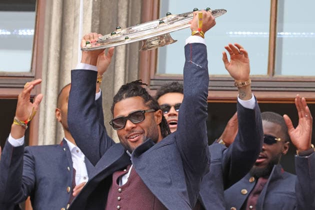7 Serge Gnabry, portrait, portrait, Marienplatz, 35 championship titles, championship celebration, town hall balcony, town hall, championship trophy, is presented, Lord Mayor Dominik Krause, football 1 BL FC Bayern Munich 17 05 2026 Allianz Arena PHOTO Mladen Lackovic LakoPress