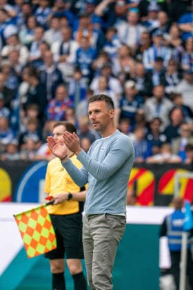17 05 2026, xdaymx, Soccer 2 Bundesliga, Karlsruher SC VfL Bochum, Head coach Christian Eichner celebrates the equalizer of Shio Fukuda Karlsruher SC DFL DFB REGULATIONS PROHIBIT ANY USE OF PHOTOGRAPHS as IMAGE SEQUENCES and or QUASI VIDEO Karlsruhe