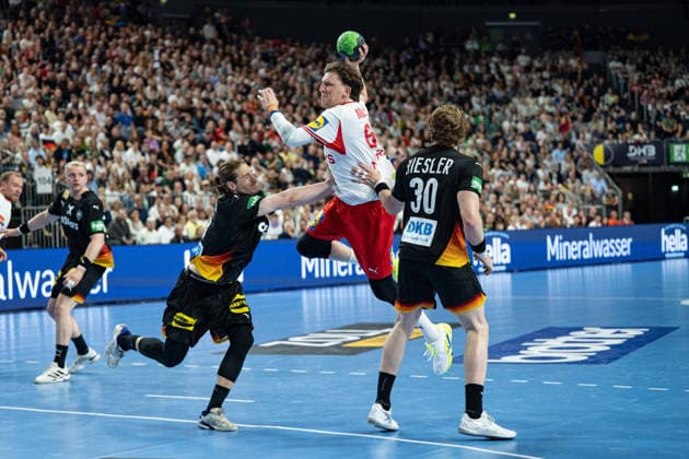 Mens Handball International Match, Germany Denmark May 17, 2026 Juri Knorr Germany Deutschland, 15 , Lasse Moller Denmark, 64 , Tom Kiesler Germany Deutschland, 30 , Mens Handball International Match, Germany Denmark May 17, 2026 Copyright: xBEAUTIFULxSPORTS Erlhofx