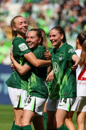 Wolfsburg, Germany 17 May 2026 1 Womens Bundesliga 26 Matchday VfL Wolfsburg vs 1 FC Nürnberg In the picture from left the second scorer Janou Levels VfL scores the goal to make it 3 1 for Wolfsburg and cheers with Ella Peddemors VfL and Smilla Vallotto VfL Copyright: HMBxMedia MadeleinexFantini