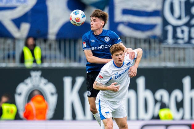 17 05 2026 Soccer, 2025 2026, 2 Bundesliga, Matchday 34, DSC Arminia Bielefeld Hertha BSC Berlin L R Maximilian Großer Bielefeld , Sebastian Grönning Berlin DFL REGULATIONS PROHIBIT ANY USE OF PHOTOGRAPHS AS IMAGE SEQUENCES AND OR QUASI VIDEO