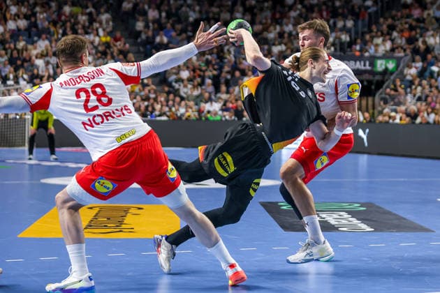 17 05 2026, xkwix, handball, international match, Germany Denmark , Lanxess Arena in Cologne Juri Knorr Germany 15 during a goal throw and duel against Niclas Vest Kirkelokke Denmark 3 and Lasse Andersson Denmark 28 Photo xKamilxWilkowskixPressefotoKochx Nordrhein Westfalen Germany