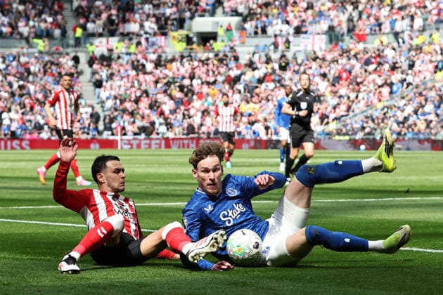 17th May 2026; Hill Dickinson Stadium, Liverpool, England; Premier League Football, Everton versus Sunderland; Enzo Le Fee of Sunderland is tackled by James Garner of Everton DavidxBlunsden