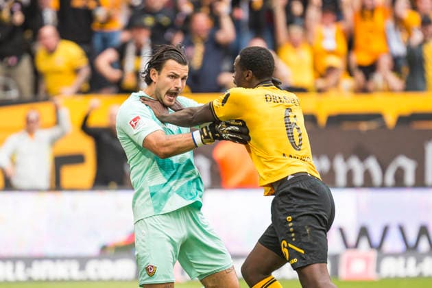 17 05 2026, xomx, Soccer 2 Bundesliga, Dynamo Dresden Holstein Kiel v l abolish video evidence The referee checks, decides on yellow against Robert Wagner Dynamo Dresden and penalty kick Alexander Bernhardsson Holstein Kiel enters and Tim Stanislav Schreiber Dynamo Dresden holds Kofi Amoako Dynamo Dresden DFL DFB REGULATIONS PROHIBIT ANY USE OF PHOTOGRAPHS as IMAGE SEQUENCES and or QUASI VIDEO Dresden