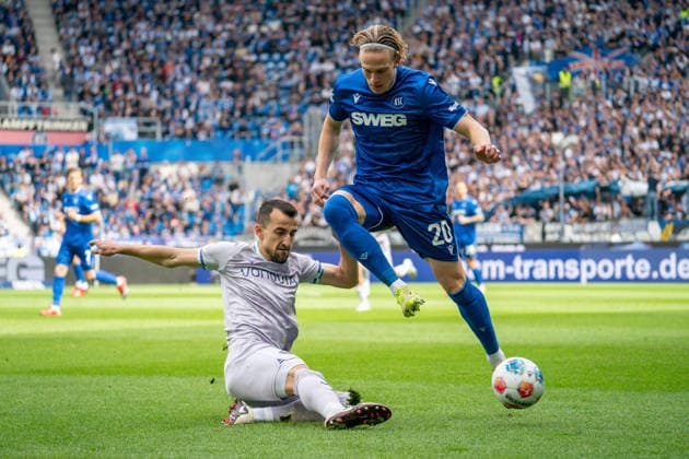 17 05 2026, xdaymx, Fußball 2 Bundesliga, Karlsruher SC VfL Bochum, vl Erhan Masovic VfL Bochum grätscht David Herold Karlsruher SC ab DFL DFB REGULATIONS PROHIBIT ANY USE OF PHOTOGRAPHS as IMAGE SEQUENCES and or QUASI VIDEO Karlsruhe