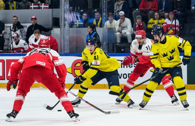 260517 Ivar Stenberg and Viggo Björck of Sweden compete for the puck with Alexander True of Denmark during the 2026 IIHF Ice Hockey World Championship match between Denmark and Sweden on May 17, 2026 in Fribourg Photo Jesper Zerman BILDBYRAN kod JZ JZ0716 ishockey ice hockey ishockey vm 2026 vm 2026 iihf world championship denmark sverige sweden bbeng  Copyright: JESPERxZERMAN BB260517JZ026