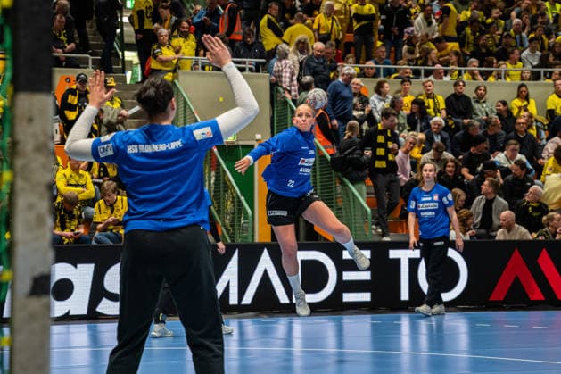 HSG Blomberg Lippe GER vs Borussia Dortmund GER Handball, 1 Handball Bundesliga Women, Final, Match 1, 17 5 2026, Season 2025 2026, Dortmund Judith Tietjen HSG Blomberg Lippe, 22 in goal throw while warming up Dortmund Sporthalle Wellinghofen Germany