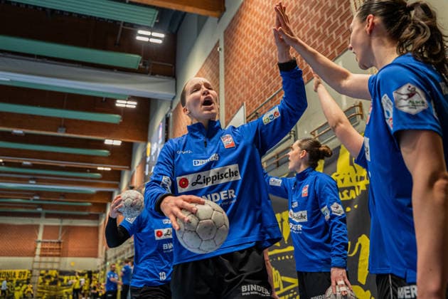 HSG Blomberg Lippe GER vs Borussia Dortmund GER Handball, 1 Handball Bundesliga Women, Final, Match 1, 17 5 2026, Season 2025 2026, Dortmund Nieke Kuehne HSG Blomberg Lippe, 09 beim Aufwaermen Dortmund Sporthalle Wellinghofen Germany