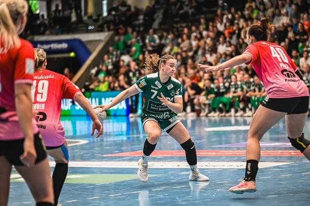 Scene with Lea Watzl 7 Frisch auf Göppingen Women , Lea Gruber 19 SV Halle Neustadt and Tena Petika 40 SV Halle Neustadt Scene with Lea Watzl 7 Frisch auf Göppingen Women and Lea Gruber 19 SV Halle Neustadt Copyright: xspeedshotx