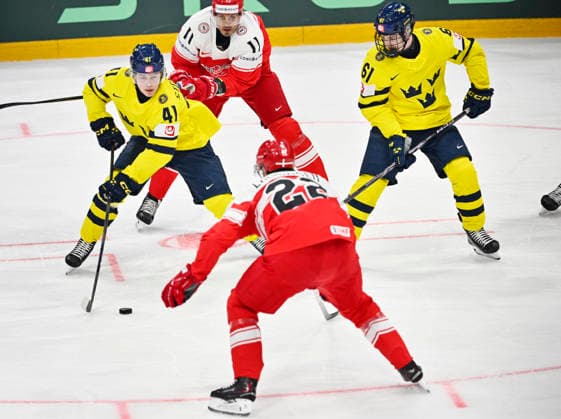 The image is included in the SPORTS PACKAGE. For others PAYABLE IMAGE