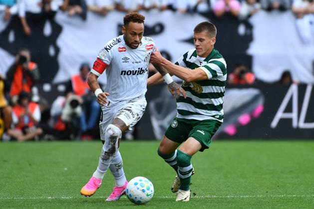 Santos x Coritiba SaO PAULO, SP - 17.05.2026: SANTOS X CORITIBA - Neymar Jr of Santos and Lucas Taverna of Coritiba competing for the ball during the match between Santos x Coritiba, valid for the sixteenth round of the 2026 Brazilian Football Championship, this Sunday (17), at Neo Quimica Arena, SP. (Photo: Roberto Casimiro Fotoarena) x2944588x  RobertoxCasimiro