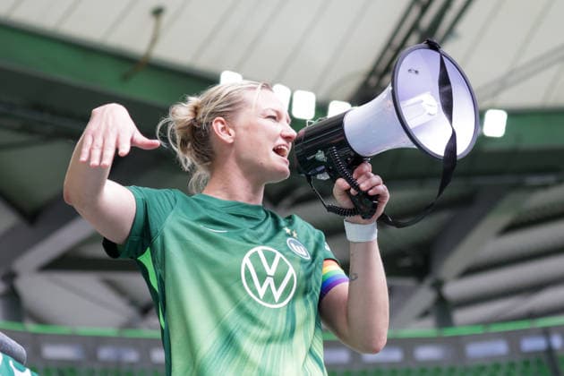 17 05 2026, xgrfx, Soccer Google Pixel Women Bundesliga, VfL Wolfsburg 1 FC Nürnberg v l Verabschiedung, Alexandra Popp VfL Wolfsburg DFL DFB REGULATIONS PROHIBIT ANY USE OF PHOTOGRAPHS as IMAGE SEQUENCES and or QUASI VIDEO Wolfsburg