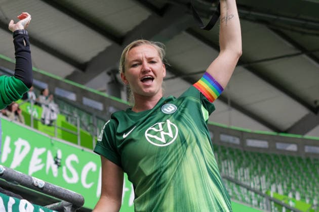 17 05 2026, xgrfx, Soccer Google Pixel Women Bundesliga, VfL Wolfsburg 1 FC Nürnberg v l Verabschiedung, Alexandra Popp VfL Wolfsburg DFL DFB REGULATIONS PROHIBIT ANY USE OF PHOTOGRAPHS as IMAGE SEQUENCES and or QUASI VIDEO Wolfsburg