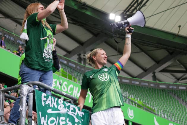 17 05 2026, xgrfx, Soccer Google Pixel Women Bundesliga, VfL Wolfsburg 1 FC Nürnberg v l Verabschiedung, Alexandra Popp VfL Wolfsburg DFL DFB REGULATIONS PROHIBIT ANY USE OF PHOTOGRAPHS as IMAGE SEQUENCES and or QUASI VIDEO Wolfsburg