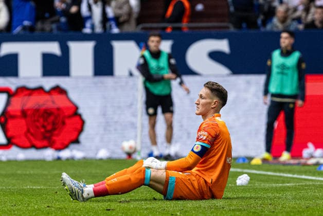 2 Fußball Bundesliga Schalke 04 Eintracht Braunschweig 17 05 2026 Ron Thorben Hoffmann Eintracht Braunschweig, 1 after the goal for Schalke 04 2 Fußball Bundesliga Schalke 04 Eintracht Braunschweig Veltins Arena, Gelsenkirchen 17 05 2026 DFL regulations prohibit any use of photographs as image sequences and or quasi video Copyright: xBEAUTIFULxSPORTS Buriakovx