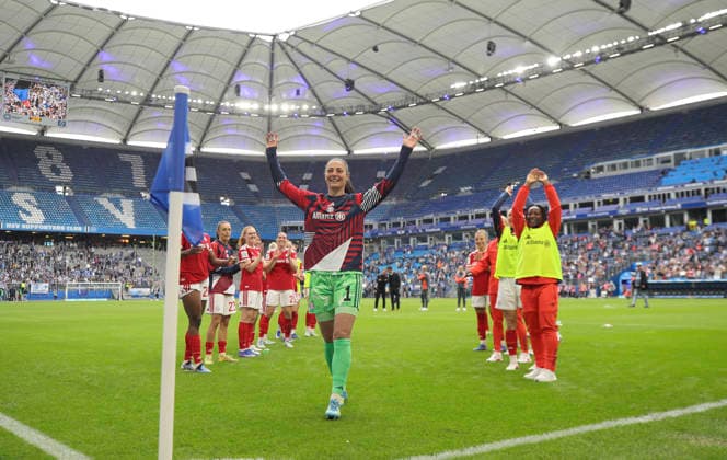Photo Goalkeeper Maria Luisa GROHS FC Bayern says goodbye to the fans Fußball Pixel Bundesliga der Frauen 26 Spieltag am So 17 05 2026 Hamburger SV FC Bayern München