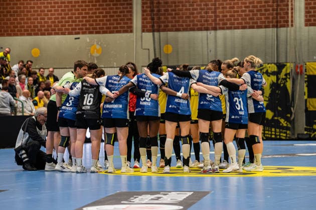 HSG Blomberg Lippe GER vs Borussia Dortmund GER Handball, 1 Handball Bundesliga Women, Final, Match 1, 17 5 2026, Season 2025 2026, Dortmund The players of HSG Blomberg Lippe GER greet the opponents Dortmund Sporthalle Wellinghofen Germany