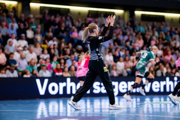 Scene with 11 SV Halle Neustadt and Celina Meißner 61 Frisch auf Göppingen Women in the EWS Arena Scene with 11 SV Halle Neustadt and Celina Meißner 61 Frisch auf Göppingen Women Copyright: xMaxxKrausex Rohdiamantx
