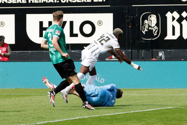 17 05 2026, xjrdrx, Fußball 2 Bundesliga, SV Elversberg Preußen Münster v l David Mokwa SV Elversberg Johannes Schenk Preussen Muenster Zweikampf, Aktion, action, battle for the ball DFL DFB REGULATIONS PROHIBIT ANY USE OF PHOTOGRAPHS as IMAGE SEQUENCES and or QUASI VIDEO Elversberg