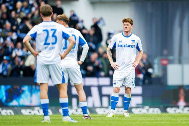 17 05 2026 Soccer, 2025 2026, 2 Bundesliga, Matchday 34, DSC Arminia Bielefeld Hertha BSC Berlin L R Kennet Eichhorn Berlin , Michael Cuisance Berlin , Sebastian Grönning Berlin after the goal to 3 1 by Monju Momuluh Bielefeld DFL REGULATIONS PROHIBIT ANY USE OF PHOTOGRAPHS AS IMAGE SEQUENCES AND OR QUASI VIDEO